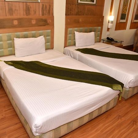 Hotel Western Court Chandīgarh Buitenkant foto