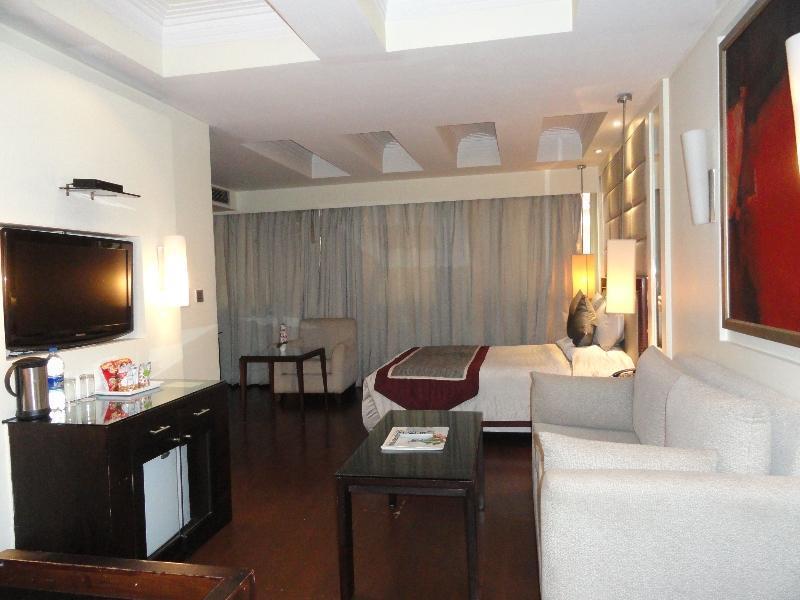 Hotel Western Court Chandīgarh Buitenkant foto