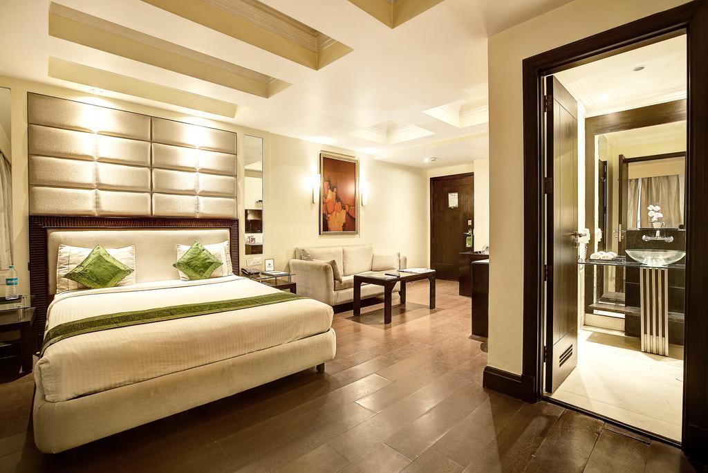 Hotel Western Court Chandīgarh Buitenkant foto