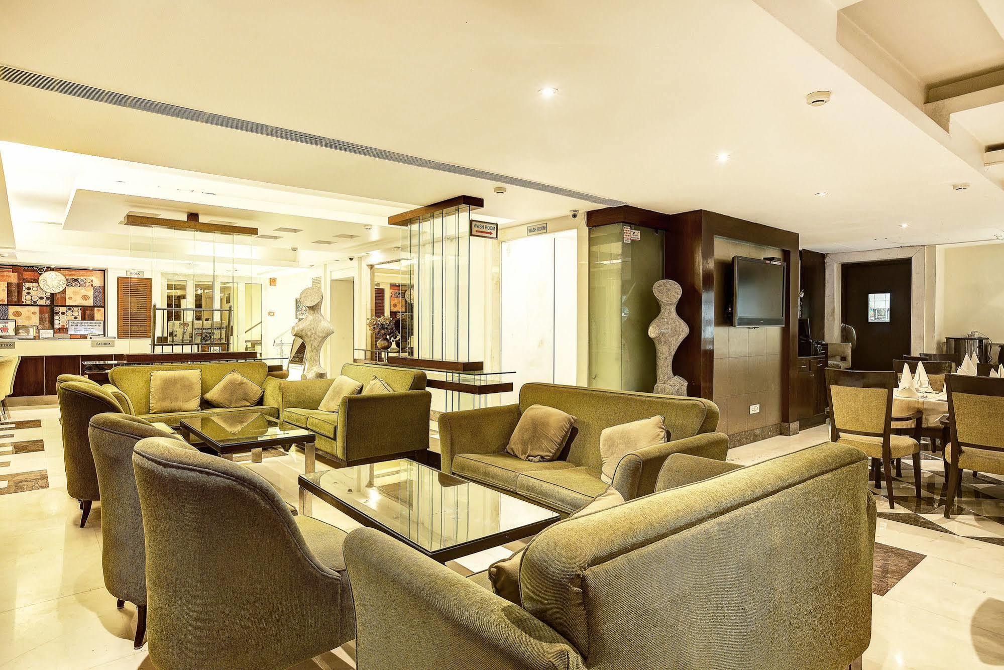 Hotel Western Court Chandīgarh Buitenkant foto