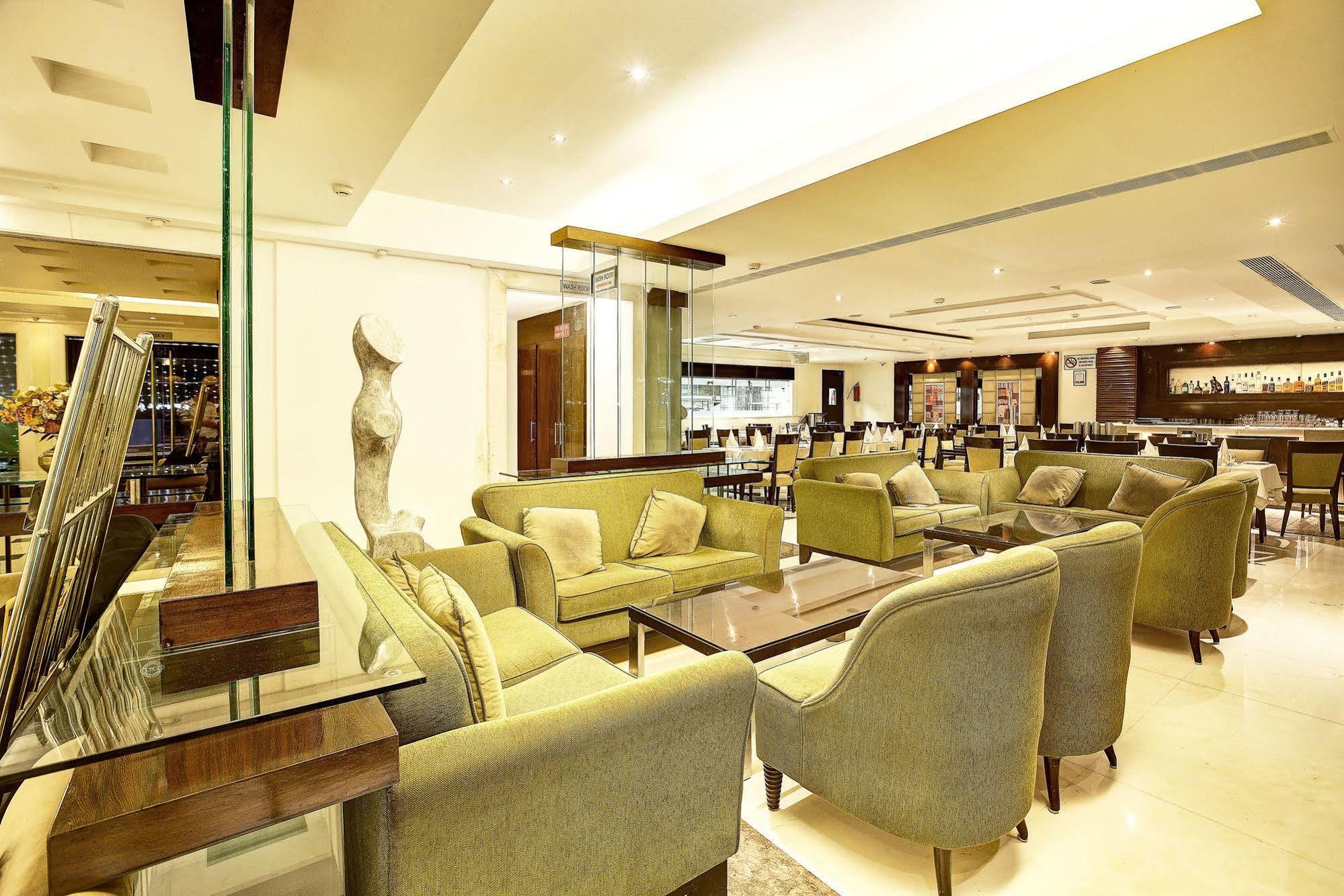 Hotel Western Court Chandīgarh Buitenkant foto