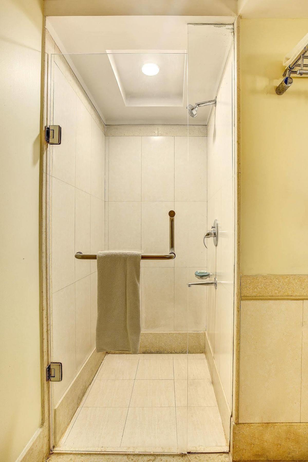 Hotel Western Court Chandīgarh Buitenkant foto