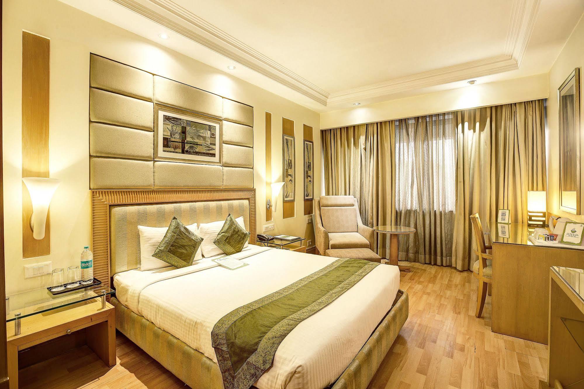 Hotel Western Court Chandīgarh Buitenkant foto