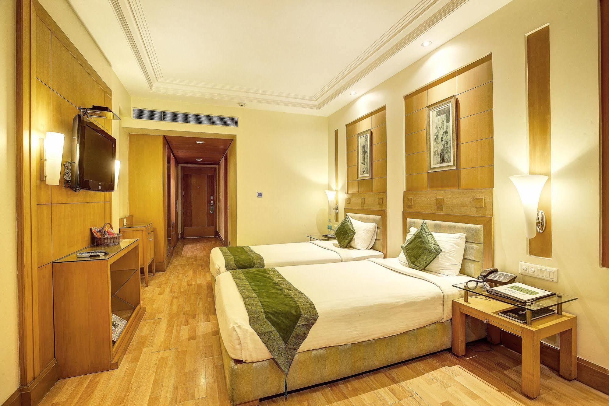 Hotel Western Court Chandīgarh Buitenkant foto