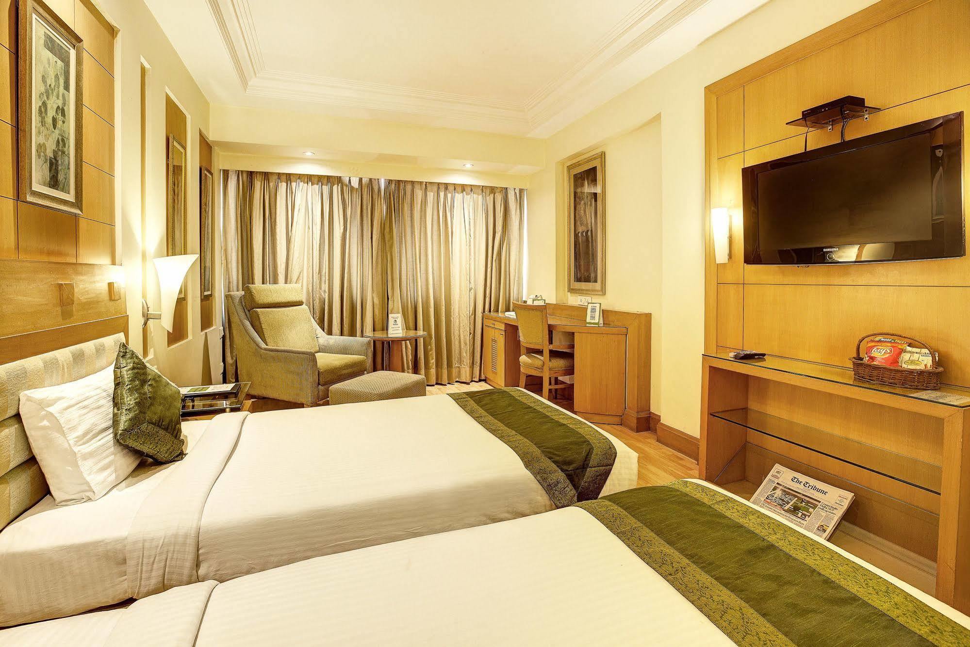 Hotel Western Court Chandīgarh Buitenkant foto