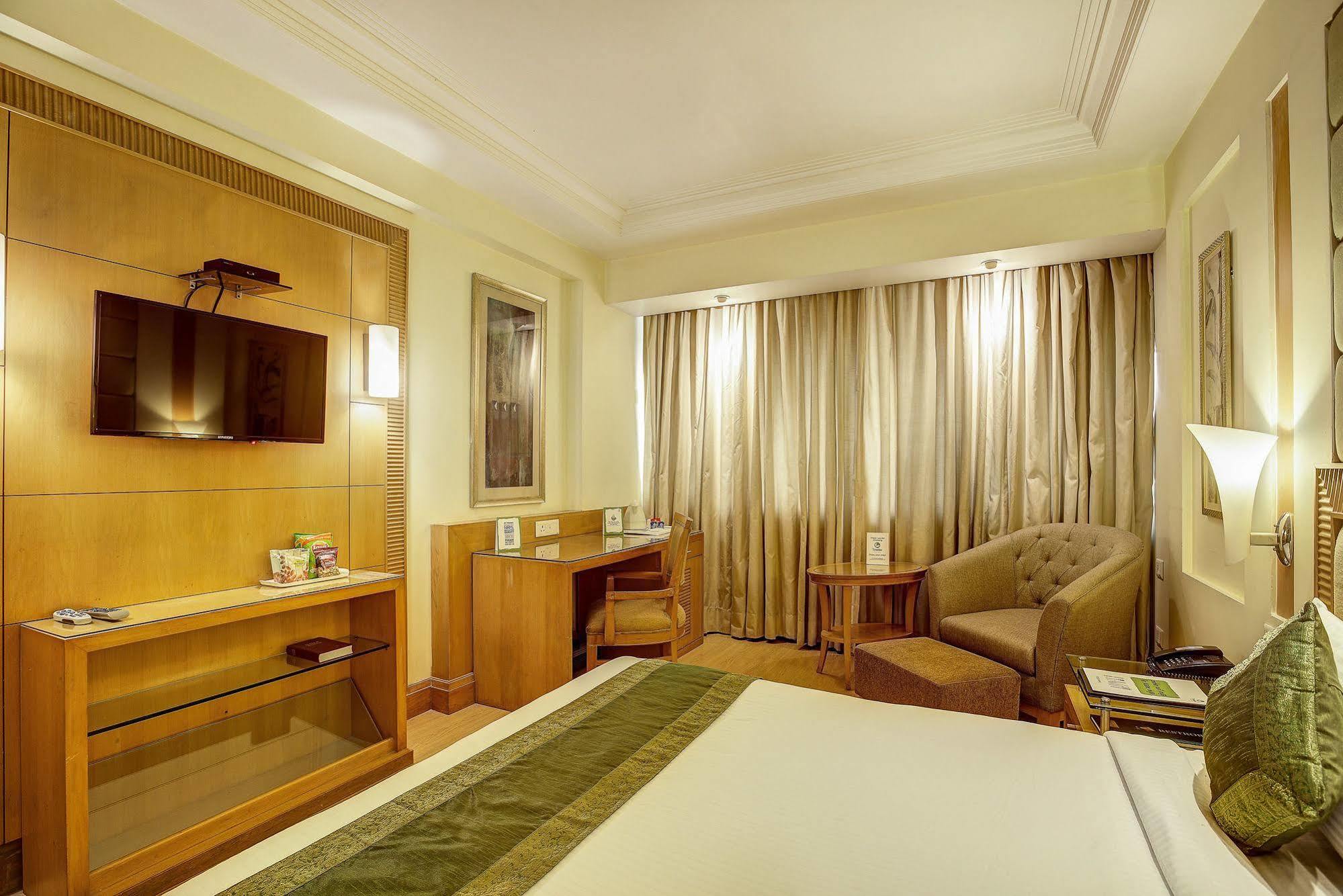 Hotel Western Court Chandīgarh Buitenkant foto
