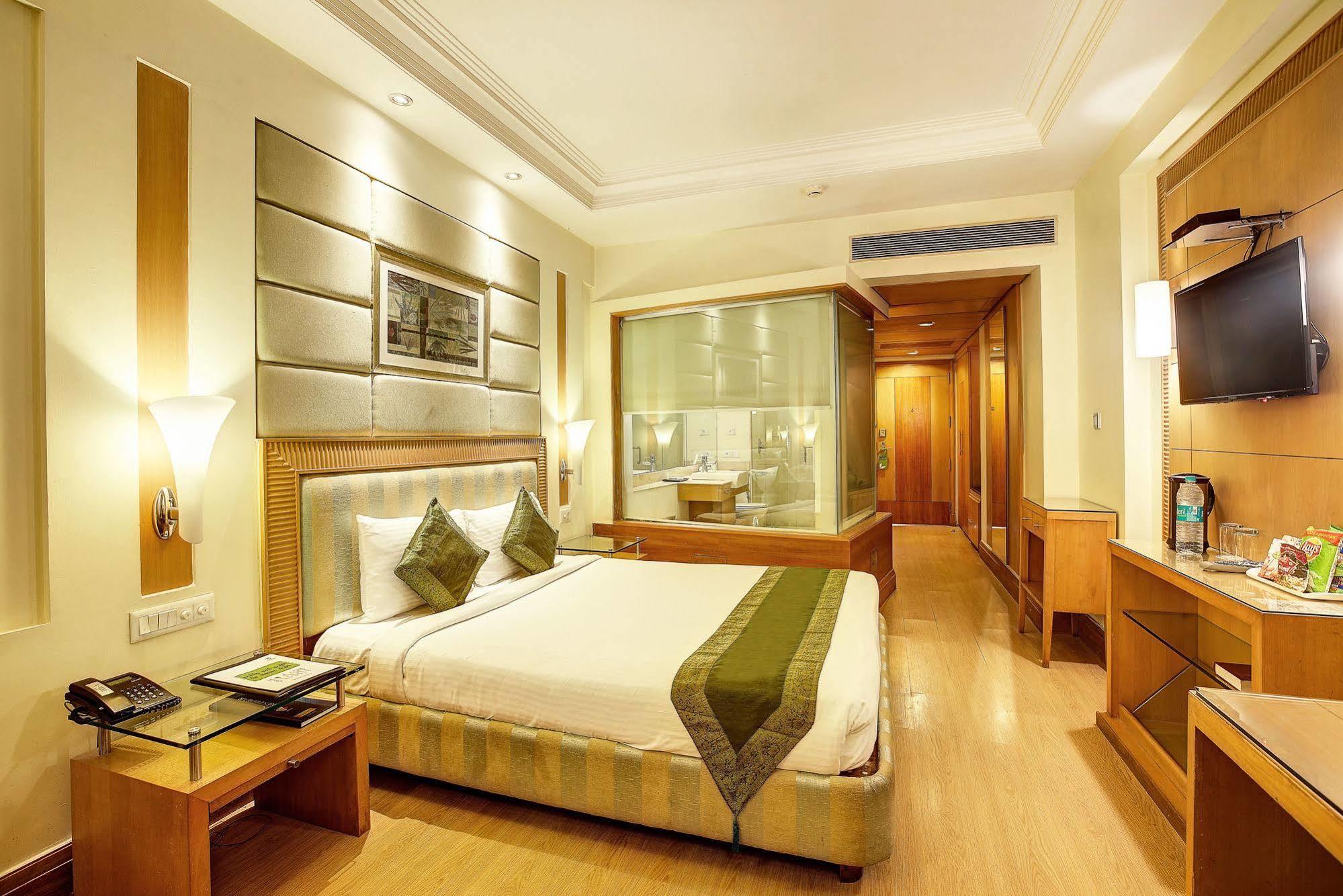 Hotel Western Court Chandīgarh Buitenkant foto