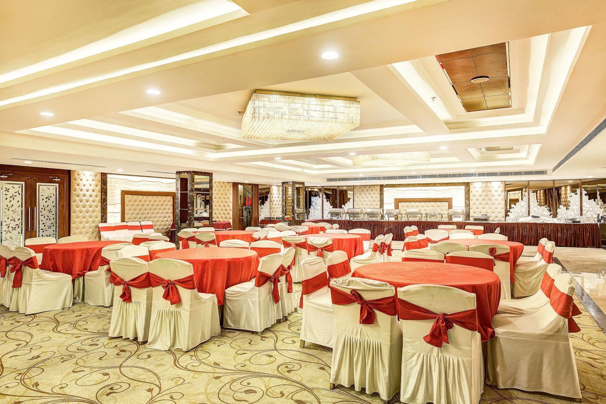 Hotel Western Court Chandīgarh Buitenkant foto
