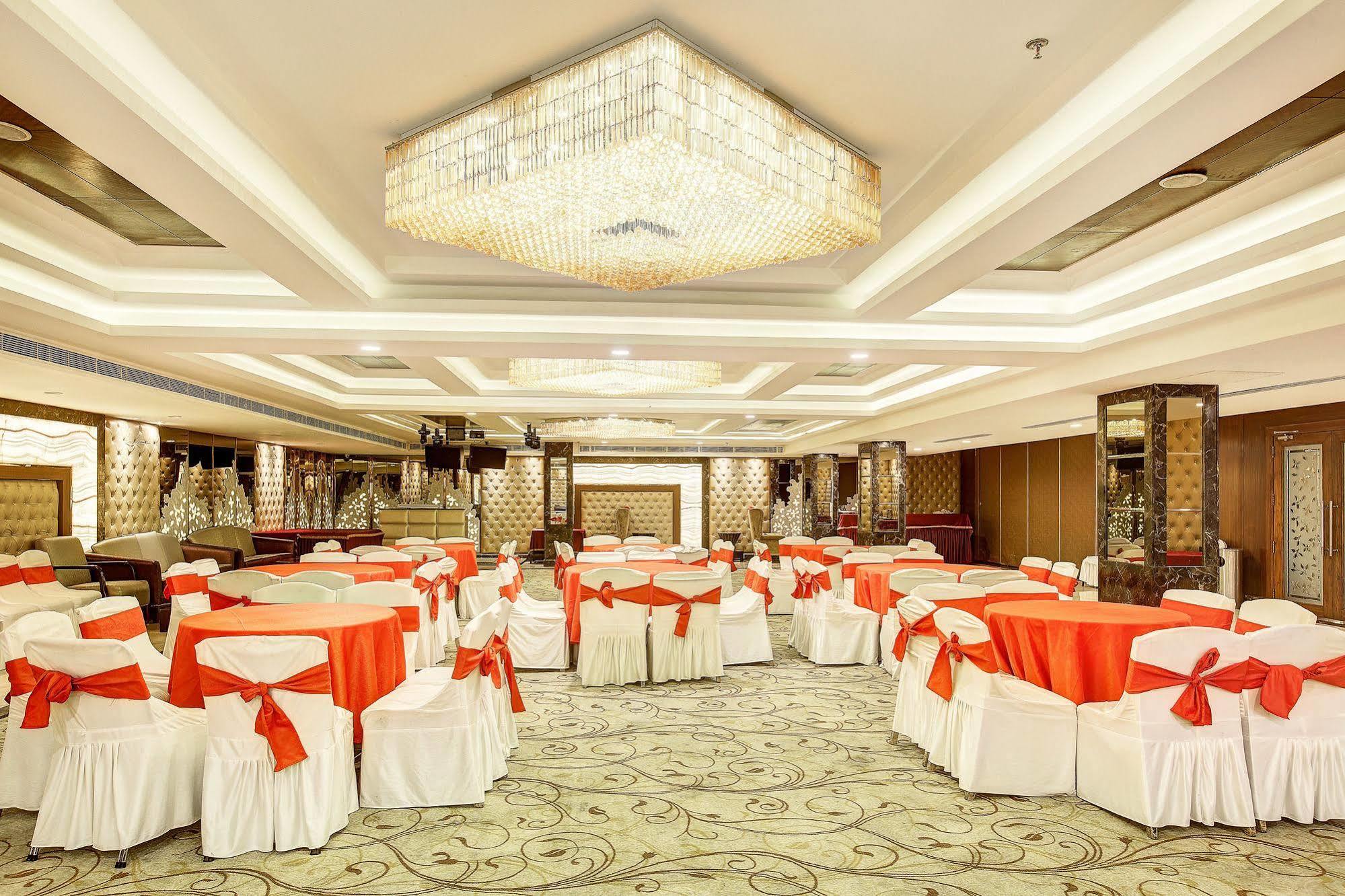 Hotel Western Court Chandīgarh Buitenkant foto