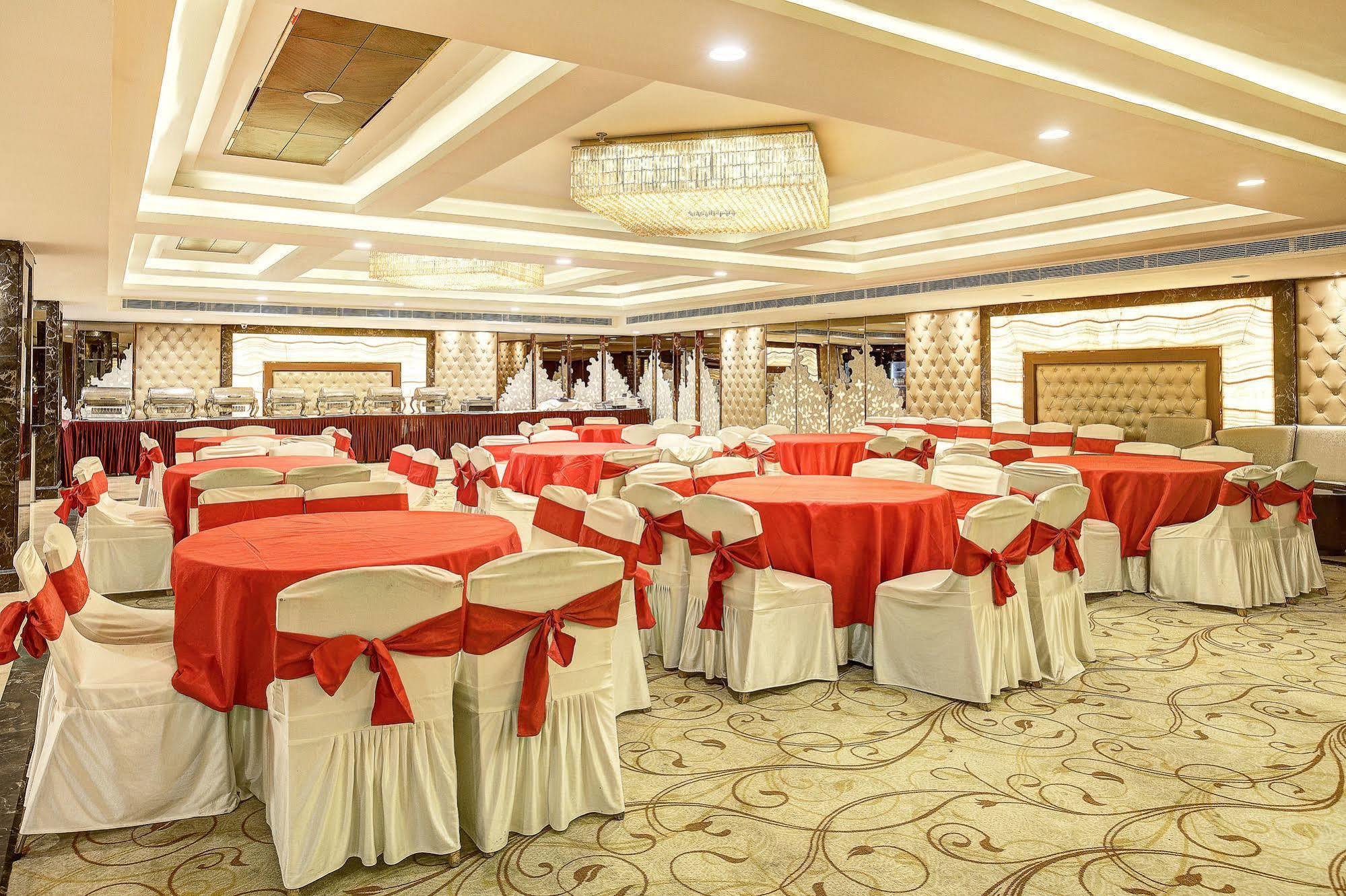 Hotel Western Court Chandīgarh Buitenkant foto